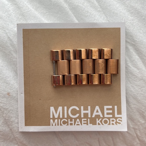 Michael Kors | Women’s Dylan Rose Gold Tone MK-5412 Watch Stainless Steel - Picture 7 of 8